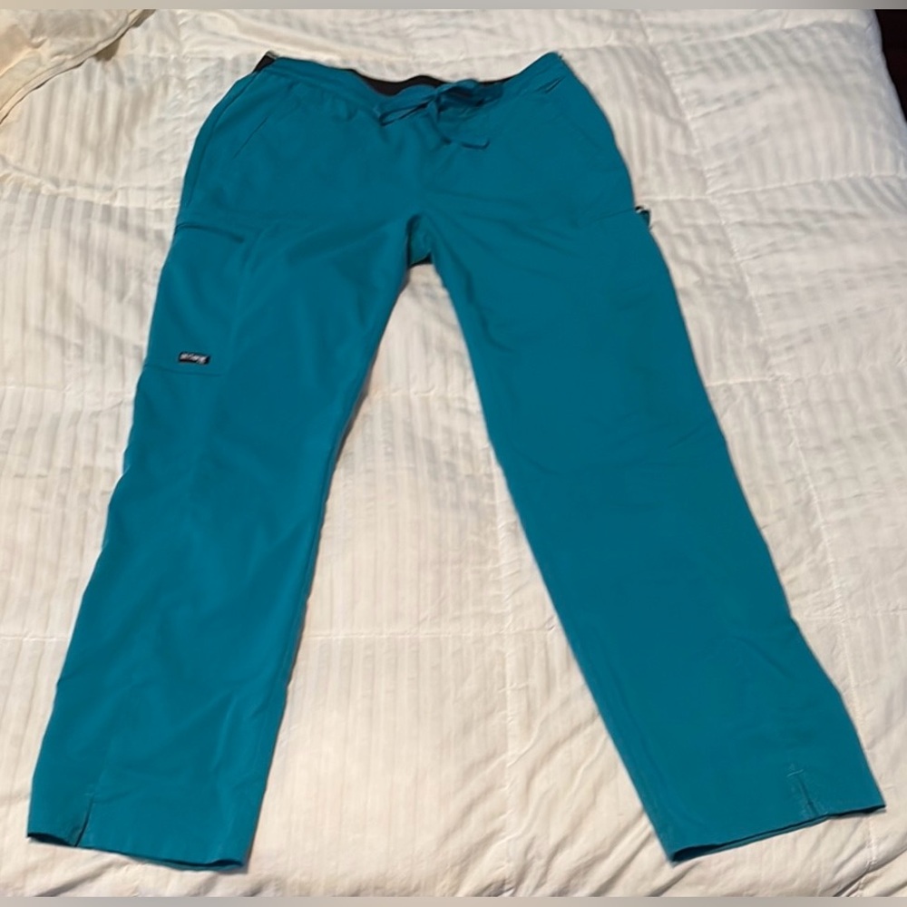 Grey’s Anatomy 3-pocket mid-rise straight leg scrub pant- Teal